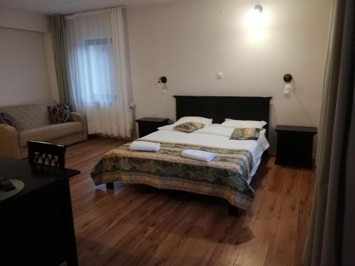 Complexul Turistic Cheile Butii Hotel Cimpu lui Neag ภายนอก รูปภาพ