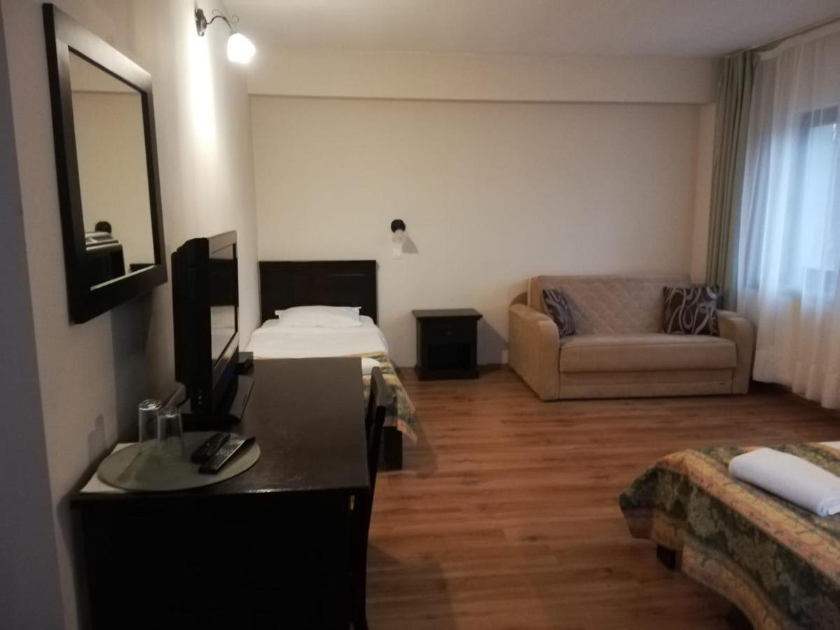 Complexul Turistic Cheile Butii Hotel Cimpu lui Neag ภายนอก รูปภาพ