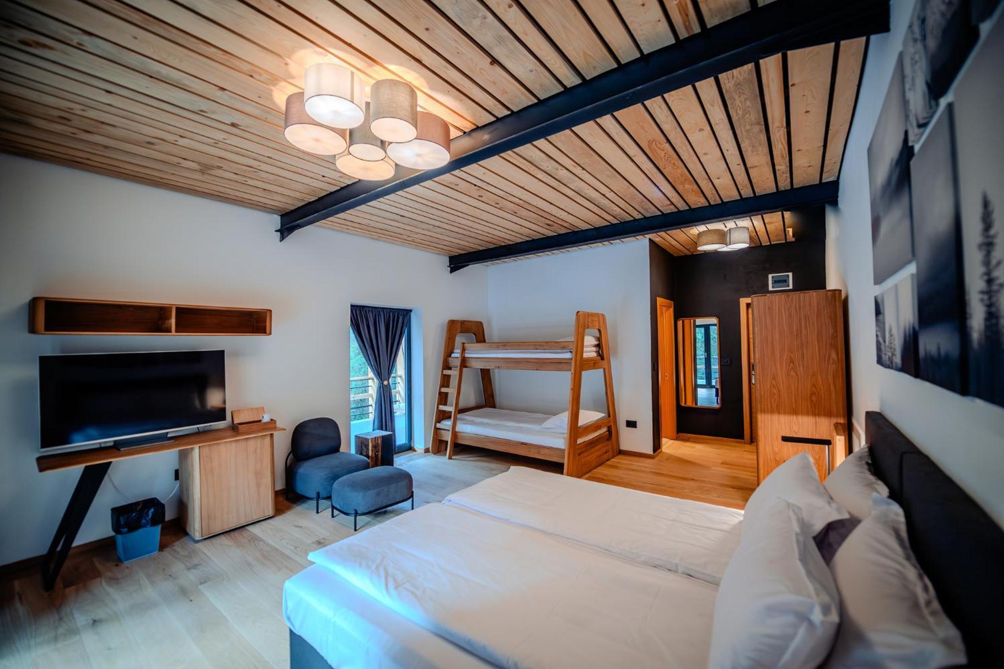 Complexul Turistic Cheile Butii Hotel Cimpu lui Neag ภายนอก รูปภาพ